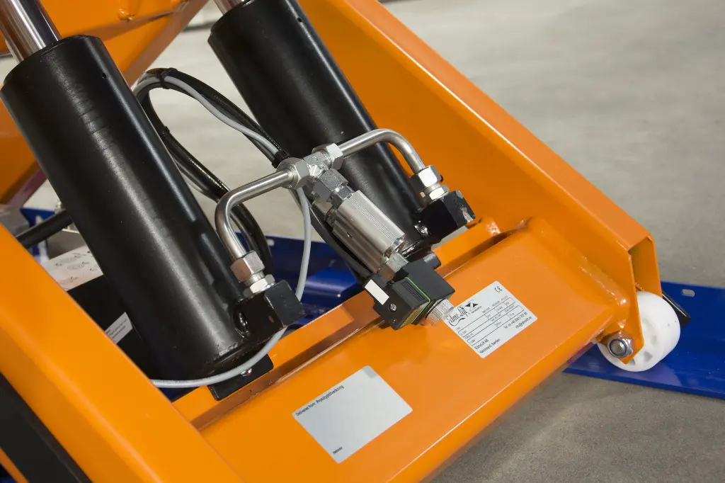 TL 2000: tavolo elevatore a pantografo 2000 kg