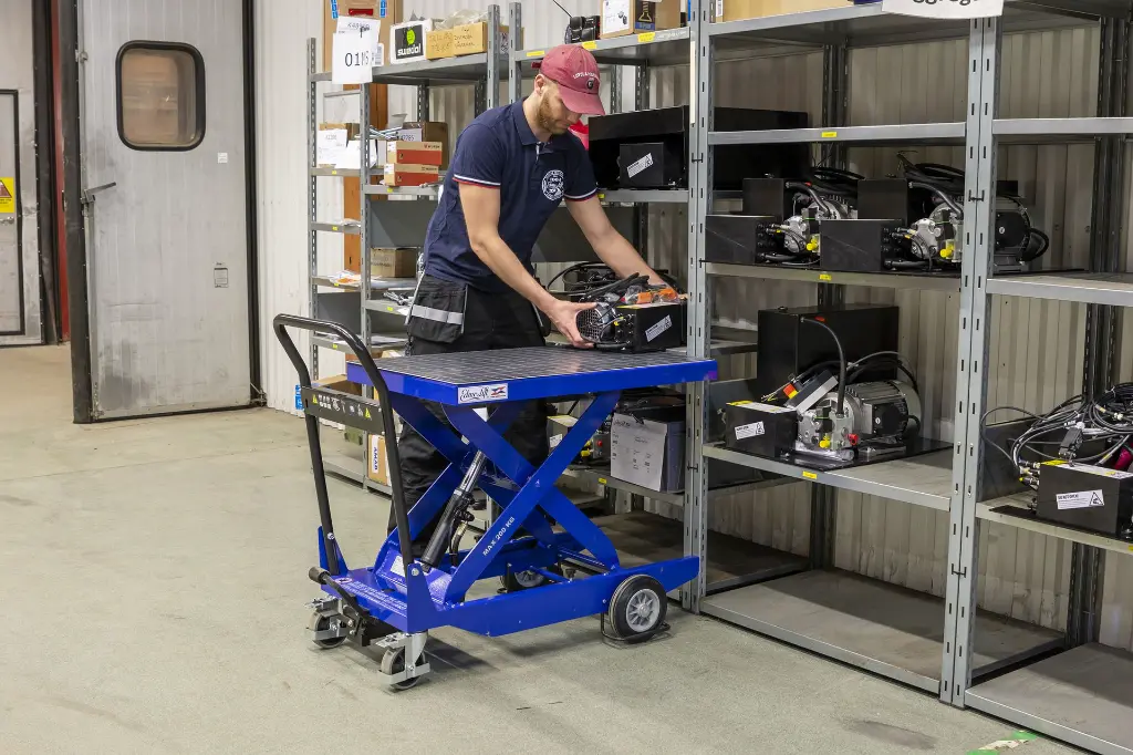 CZ 203: carrello a pantografo manuale 200 kg