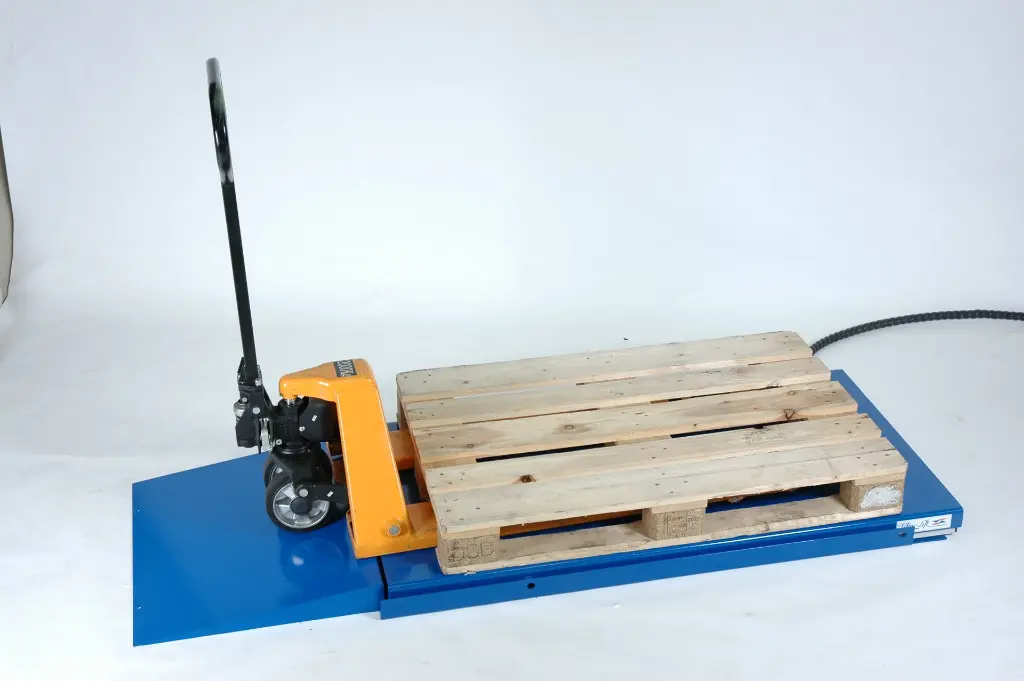 CCB 1000: piattaforma elevatrice ribassata 1000 kg